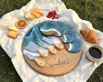 Regalo personalizzato per il brunch, tagliere rotondo in resina effetto oceano per salumi e formaggi, tagliere per la colazione inciso
