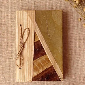 Quaderno rustico fatto a mano, carta riciclata con copertina a tema botanico e foglie, taccuino tascabile dedicato alla natura.