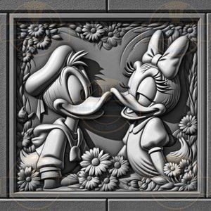 Puede incluir: Una escultura en relieve en blanco y negro de Donald Duck y Daisy Duck, con flores que los rodean. La escultura está sobre un fondo gris.