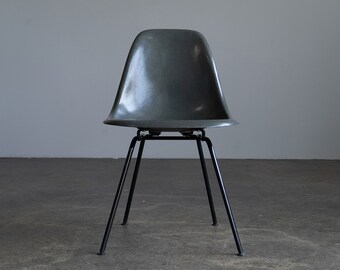 Dark Grey Vintage Side Chair by Charles & Ray Eames for Herman Miller, Fiberglass, 1960s, 60s