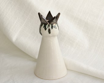 Chess Queen Vase (White with Metallic Silver Crown)