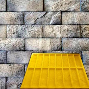 Könnte beinhalten: Gelbe Silikonform mit 15 rechteckigen Vertiefungen zum Erstellen von Beton- oder Harzfliesen. Die Form befindet sich auf einem grauen Ziegelhintergrund.