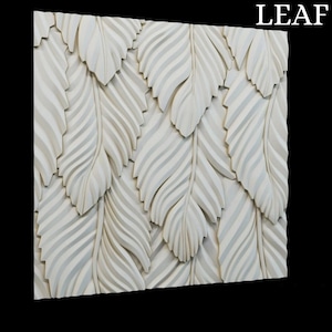 Könnte beinhalten: Eine weiße 3D-Wandverkleidung mit einem sich wiederholenden Muster aus geschnitzten Blättern. Die Verkleidung besteht aus einem glatten, strukturierten Material und hat ein leicht erhabenes Design.