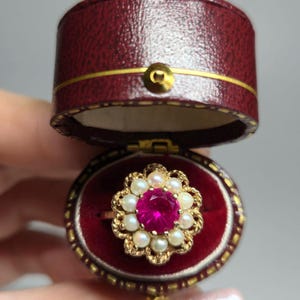 Anello vintage in oro 10 carati con rubino e perla a forma floreale / Anello cocktail con alone di perle / Gioiello pregiato di famiglia / Misura 5 3/4