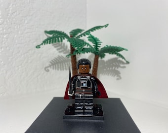Moff Gideon Mandalorian Star Wars Minifigure Collectible with Darksaber