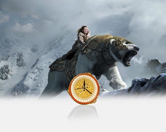 His Dark Materials Emaille Pin Abzeichen - Alethiometer Anstecknadel - Goldener Kompass/Nordlicht - Phillip Pullman Buch - Geschenk