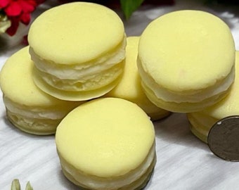 MACAROON COOKIE Wax Embeds Dessert Candle - 4 Cookies