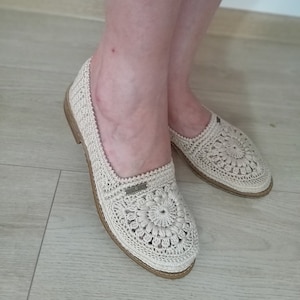 Häkeln Sneakers, Häkelstiefel, Häkelschuhe, Handgefertigte Schuhe, Benutzerdefinierte Damenschuhe, Häkeln Frauen GESCHENK, Schuhe mit Baumwolle gehäkelt