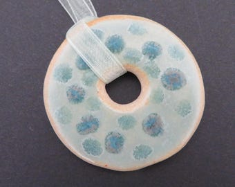 Round ceramic pendant