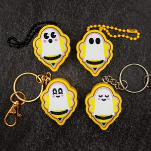 Boo Bee Fidget Clicker Keychain, 3D Printed Ghost Bee Keychain, Cute Spooky Season Gift, Funny Halloween Fidget Toy, Non-Candy Halloween