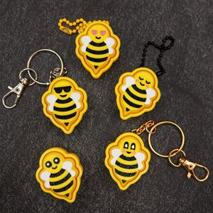 Bee Fidget Clicker Keychain, 3D Printed Bumblebee Party Favors, Cute Bee Backpack Pull, Yellow Bee Keycap Clicky Fidget