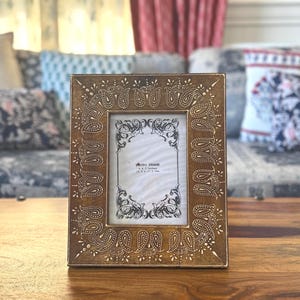 Rustic Wooden Picture Frame: Hand-Painted Photo Display, Jodhpur Artisan Crafted