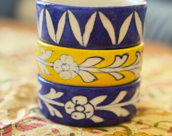 Klein snuisterijschaaltje van blauw aardewerk, chutneyschaaltje