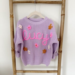 Hand Embroidered Baby Name Sweater with Flowers 画像 3