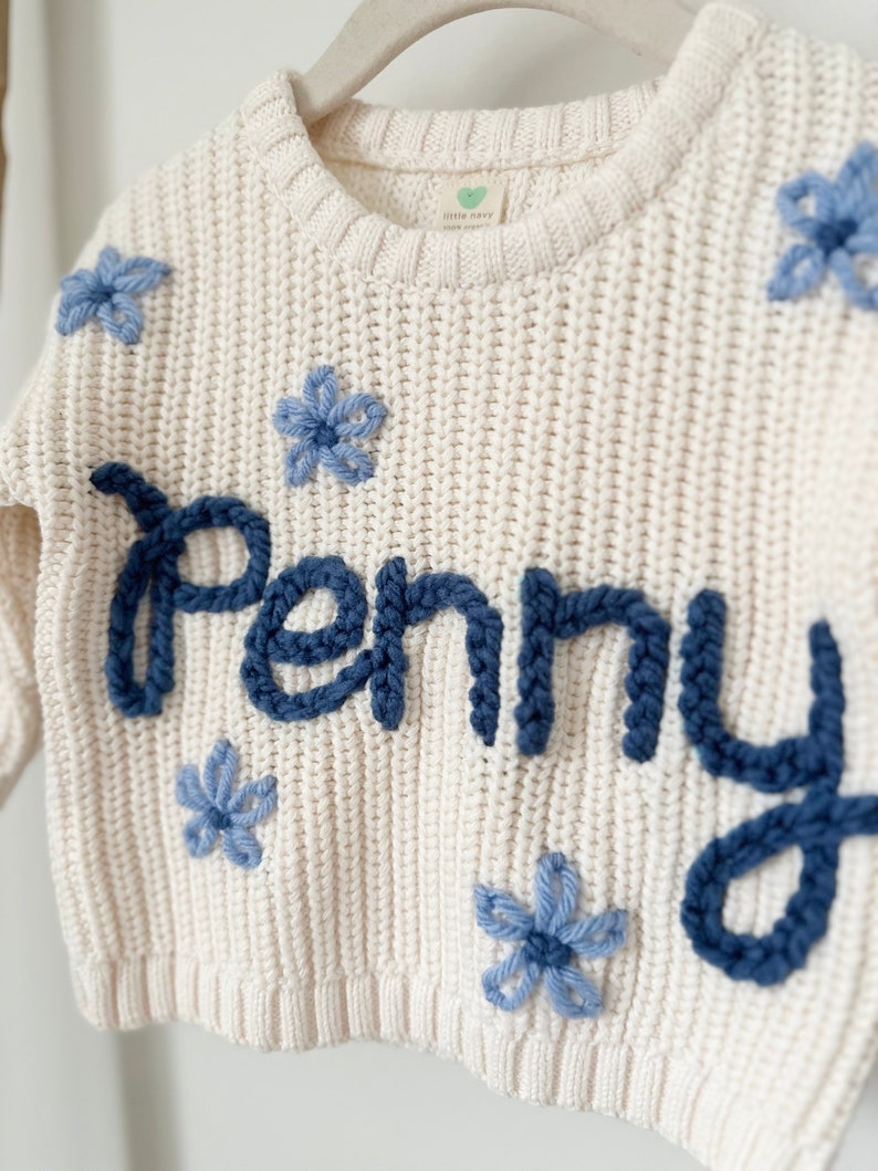 Hand Embroidered Baby Name Sweater with Flowers 画像 2