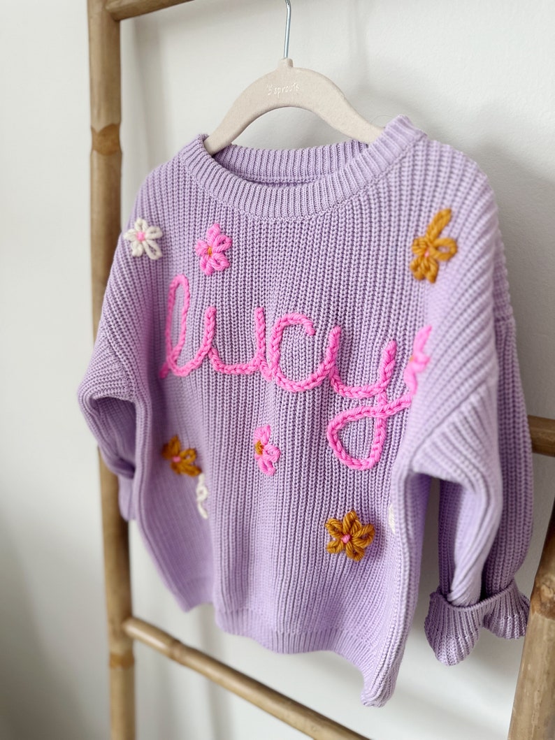 Hand Embroidered Baby Name Sweater with Flowers 画像 4