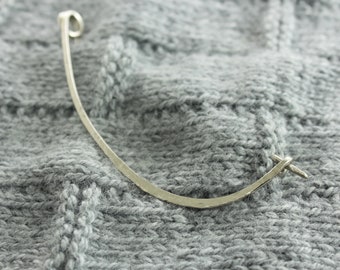 Bulky large minimalist shawl pin, Silver pin, Curve shawl pin, Rounded shawl pin, Simple cardigan clip, Knitting accessory, Primitive pin