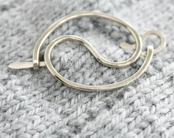 Minimalist infinity shawl pin with secure closure, Silver shawl pin, Safety shawl pin, Metal pin, Simple cardigan clip, Knitting accessory