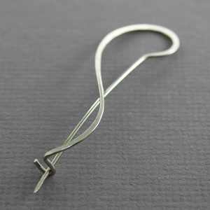 Free style wavy minimalist shawl pin, Elegant shawl pin, Free style pin, Silver pin, Simple cardigan clip, Knitting accessory, Safety pin