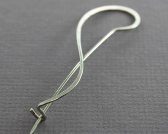 Free style wavy minimalist shawl pin, Elegant shawl pin, Free style pin, Silver pin, Simple cardigan clip, Knitting accessory, Safety pin