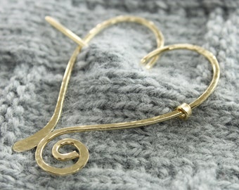 Heart brass shawl pin, Gold tone shawl pin, Cardigan clasp, Viking pin, Knitting accessory, Love romance pin, Metal brooch, Simple shawl pin