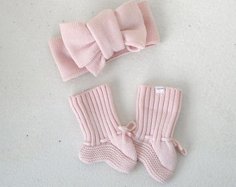 Peony knitted baby booties and bow topknot set, Baby booties, Baby bow headband, Knitted headband, Baby accessories,