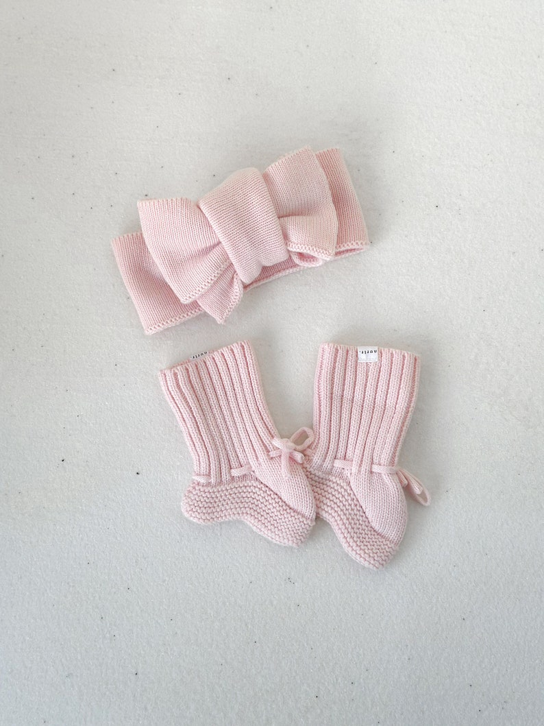 Peony knitted baby booties and bow topknot set, Baby booties, Baby bow headband, Knitted headband, Baby accessories, image 1