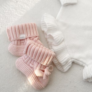 Peony knitted baby booties and bow topknot set, Baby booties, Baby bow headband, Knitted headband, Baby accessories, image 2