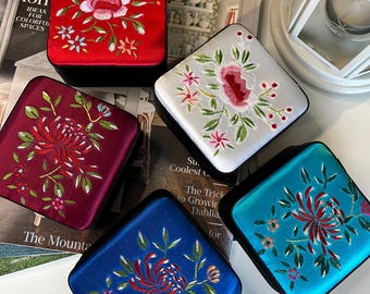 Chinese Silk Jewelry Box｜Elegant Satin Gift Case with Embroidered Design