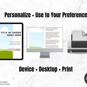 Pu&ograve; includere: Un'illustrazione digitale che mostra un tablet, un computer desktop e una stampante. Il tablet e il desktop mostrano una bozza di copertina di un ebook con il testo "TITLE OF EBOOK GOES HERE". Il testo "Personalizza + Usa secondo le tue preferenze" appare sopra i dispositivi e "Dispositivo + Desktop + Stampa" appare sotto. Il testo "MADE IN Canva" appare in un cerchio nell'angolo in basso a destra.