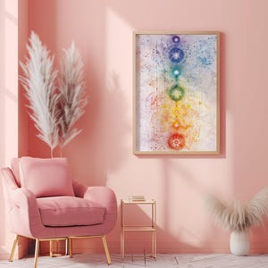 Pu&ograve; includere: Un soggiorno rosa con una poltrona rosa, un piccolo tavolino dorato e una stampa incorniciata di un simbolo di chakra colorato su una parete rosa.