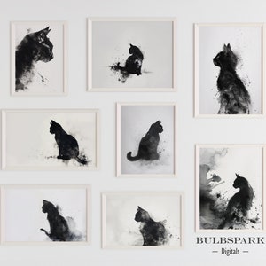 Puede incluir: Un conjunto de ocho impresiones de acuarela en blanco y negro que presentan diferentes poses de un gato. Las impresiones están enmarcadas en blanco y dispuestas en una cuadrícula en una pared blanca. El texto "BULBSPARK - Digitals -" está impreso en negro en la parte inferior de la imagen.
