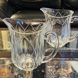 Cris D’Arques Pompano Tulip 50 oz Glass Pitcher – Vintage French Crystal Water Pitcher, Elegant Tableware, Large Beverage Server for Enterta