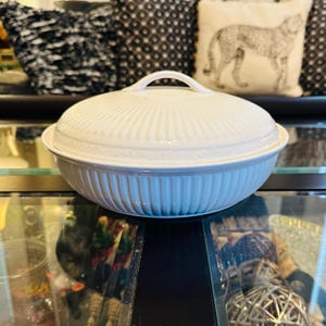 Mikasa Italian Countryside SD900 Round Covered Casserole Dish – White Embossed Stoneware Serving Piece