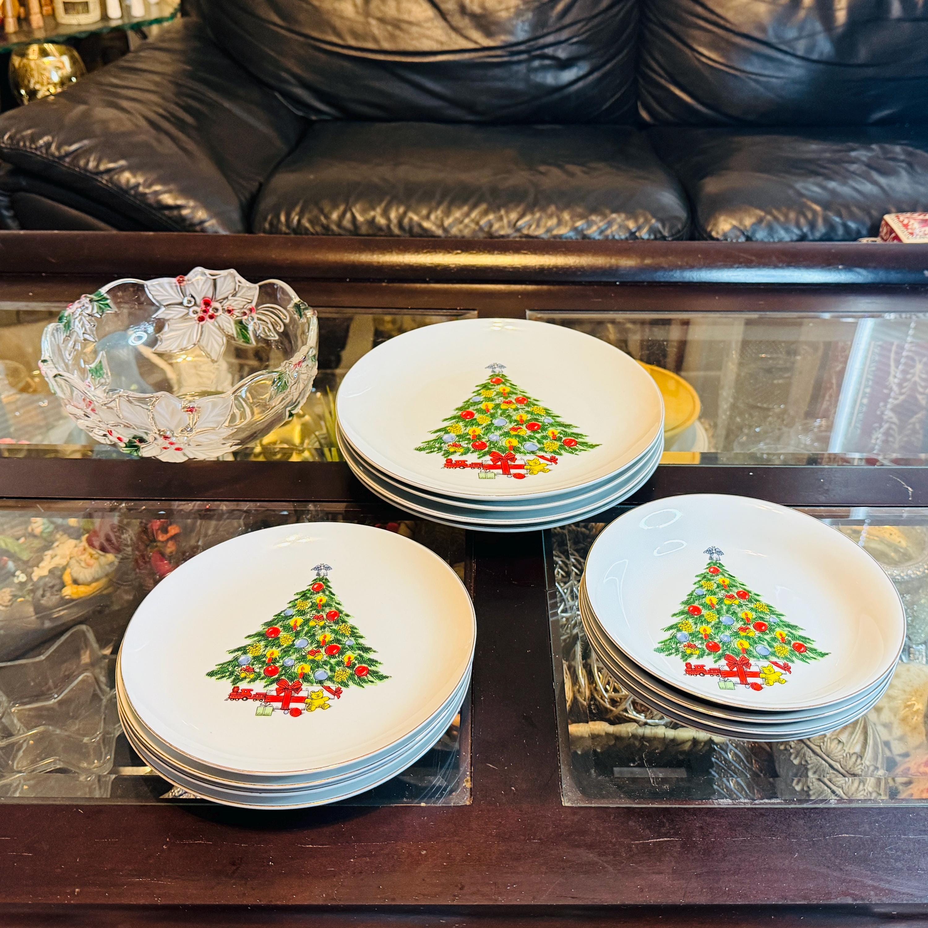 T*a様 フランツコレクション　クリスタルクリスマスシリーズ皿 染錦聖樹 三角小皿 ｜ 有田焼の源右衛門窯公式オンラインショップ