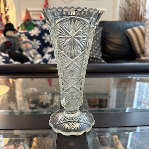 8-Zoll-Amerikanische Brilliantschliffglasvase - Vintage-ABP-Kristallblumenvase - Kunstvolles tiefgeschnittenes Starburst-Muster - Antike Tischdekoration