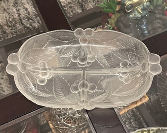 Mikasa Bountiful Cherries Clear Glass Dish - Modern Elegance for Serving and Entertaining. Bountiful Cherries