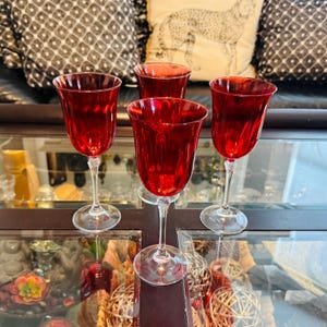 Conjunto de 4 taças de vinho tinto rubi vintage, feitas à mão na Itália, da coleção "I Tulipani" (As Tulipas) da VE.MA. srl.