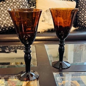 Fifth Avenue Crystal "Pigeon Blood" rubinrotes Weinglas oder Kelch (2er-Set)