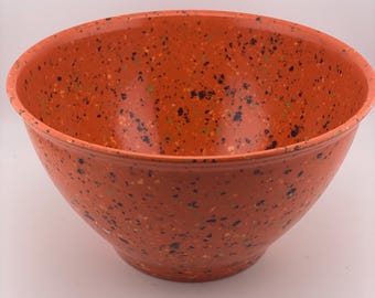 Ciotola per impastare Rachael Ray da 25 cm in melamina con effetto maculato verde o arancione, antiscivolo.