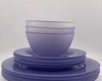 Piatti in vetro martellato color lilla e lavanda