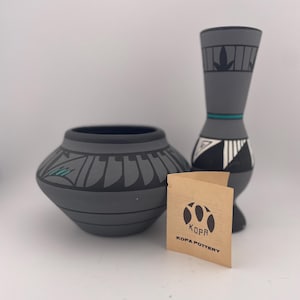 Coppia di vasi cerimoniali Kopa firmati BASTEDO, smalto nero, Arizona