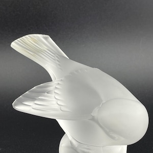 Vintage Lalique Crystal &#39;Moineau Coquet&#39; Head In Wing Figurine Signed