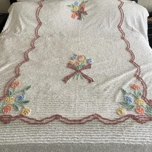 Vintage Chenille Bedspread Queen Full Bouquet Of Flowers Floral Shabby Chic