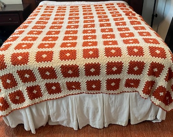 Manta cuadrada vintage hecha a mano de abuela: Texas Longhorn color naranja quemado, tamaño Queen/Full