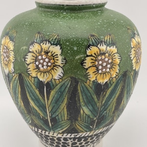 Vintage Chinese Ceramic Vase: Sunflower Decor