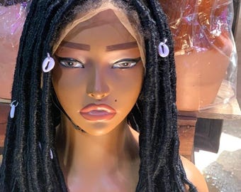 Parrucca bob con finte trecce intrecciate, realizzata a mano con conchiglie di ciprea / Parrucca con dreadlock in pizzo frontale / Acconciatura protettiva / Parrucca boho con trecce intrecciate / Pronta da indossare
