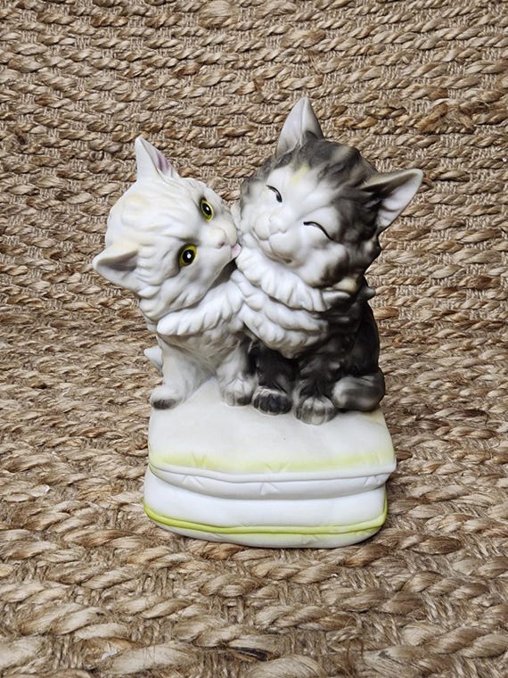 Vintage Rare Mann Porcelain Music Box PERSIAN KITTENS on Pillow