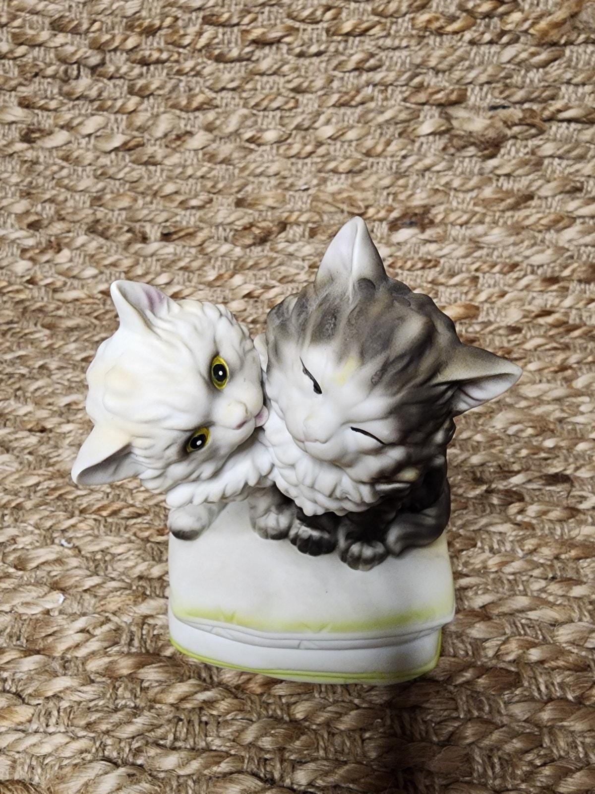 Vintage Rare Mann Porcelain Music Box PERSIAN KITTENS on Pillow
