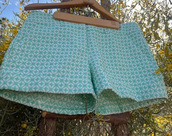 Vintage Mint Green Shorts | 1950s style shorts Size 6 | Retro Patterned Shorts | Spring Summer Short Shorts